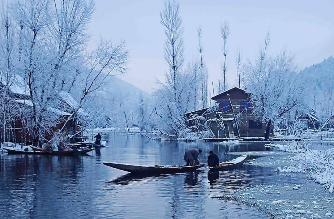 Floating Young Gulshan Houseboat Srīnagar Extérieur photo